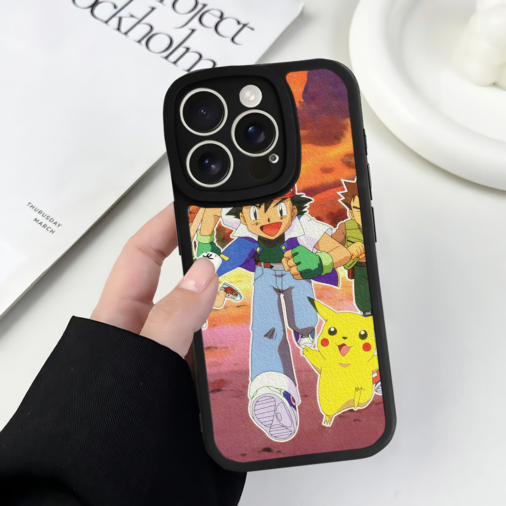 （画像用） ポケットモンスター Pokémon 【iPhone 16シリーズ対応】シリコンスマホケース（レザー調） 材質：シリコン